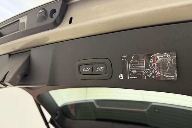 Volvo XC40 1.5 T2 Business Pro Automaat | Navigatie | Glazen schuifdak | Trekhaak | Electrische achterklep | Stoel & Stuurverwarming | Lichtmetalen velgen