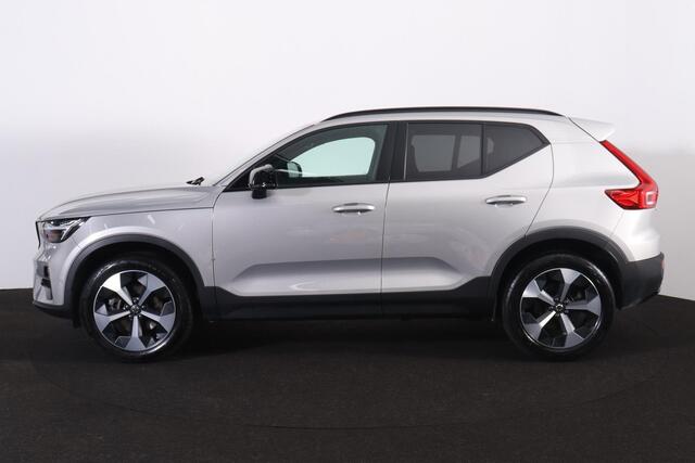 Volvo XC40 B3 Plus Dark - IntelliSafe Assist & Surround - 360º Camera - Harman/Kardon audio - Verwarmde voorstoelen & stuur - Parkeersensoren voor & achter - Elektr. bedienb. voorstoelen met geheugen links - Draadloze tel. lader - Extra getint glas - 19' LMV