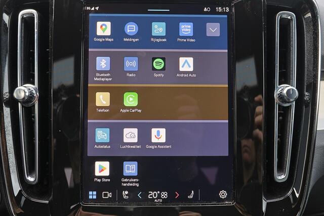 Volvo XC40 B3 Plus Dark - IntelliSafe Assist & Surround - 360º Camera - Harman/Kardon audio - Verwarmde voorstoelen & stuur - Parkeersensoren voor & achter - Elektr. bedienb. voorstoelen met geheugen links - Draadloze tel. lader - Extra getint glas - 19' LMV