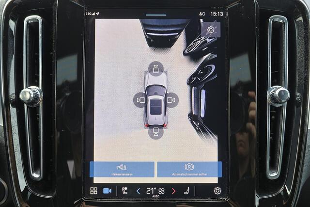 Volvo XC40 B3 Plus Dark - IntelliSafe Assist & Surround - 360º Camera - Harman/Kardon audio - Verwarmde voorstoelen & stuur - Parkeersensoren voor & achter - Elektr. bedienb. voorstoelen met geheugen links - Draadloze tel. lader - Extra getint glas - 19' LMV