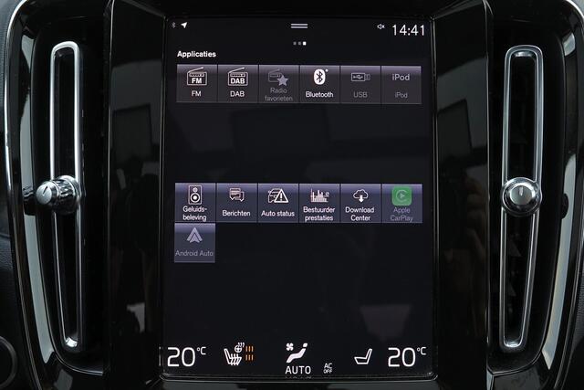 Volvo XC40 T4 Recharge Ultimate Dark - Panorama/schuifdak - Harman/Kardon audio - Parkeercamera achter - Verwarmde voorstoelen & stuur - Parkeersensoren voor & achter - Elektr. bedienb. voorstoelen met geheugen links - Draadloze tel. lader - Cruise control - Extra g