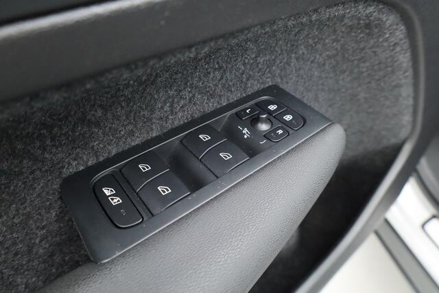 Volvo XC40 T5 Plug-in hybrid Plus Bright | Pilot Assist | Harman Kardon | Leder | 20'' | Camera | Stoel- Stuurverw.