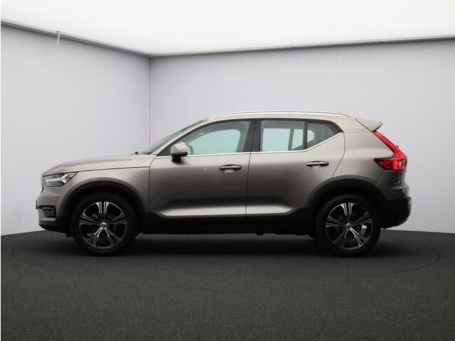 Volvo XC40 T3 Automaat Inscription / Trekhaak / Pan. dak / Standkachel / 360 camera / Harman Kardon / Elektr. bed. stoelen / 19" / CarPlay / DAB+