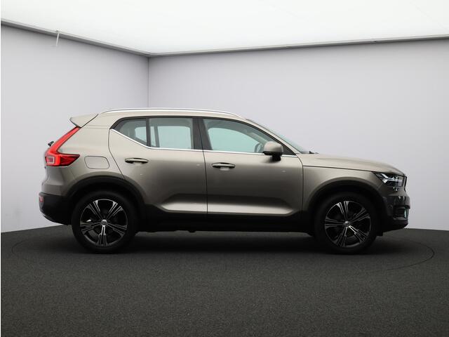 Volvo XC40 T3 Automaat Inscription / Trekhaak / Pan. dak / Standkachel / 360 camera / Harman Kardon / Elektr. bed. stoelen / 19" / CarPlay / DAB+