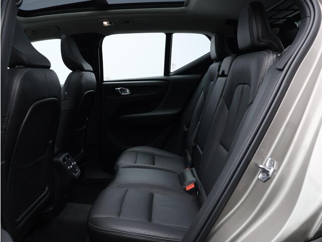 Volvo XC40 T3 Automaat Inscription / Trekhaak / Pan. dak / Standkachel / 360 camera / Harman Kardon / Elektr. bed. stoelen / 19" / CarPlay / DAB+