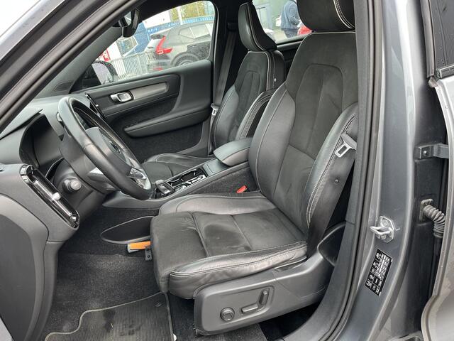 Volvo XC40 2.0 T4 R-Design | Navi | Schuif-/Kanteldak | Elektrische Stoelverstelling | Parkeercamera | Memory | Cruise Control | Parkeersensoren Voor + Achter | Volvo On Call | 18" LM |