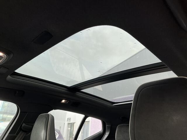 Volvo XC40 2.0 T4 R-Design | Navi | Schuif-/Kanteldak | Elektrische Stoelverstelling | Parkeercamera | Memory | Cruise Control | Parkeersensoren Voor + Achter | Volvo On Call | 18" LM |