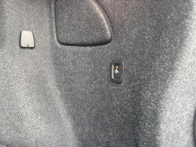 Volvo XC40 2.0 B4 Plus Dark | Trekhaak | Achteruitrijcamera | Harman Kardon Audio | Adaptive Cruise Control | Stoel-/Stuurverwarming | Elektrisch Verstelbare Bestuurdersstoel