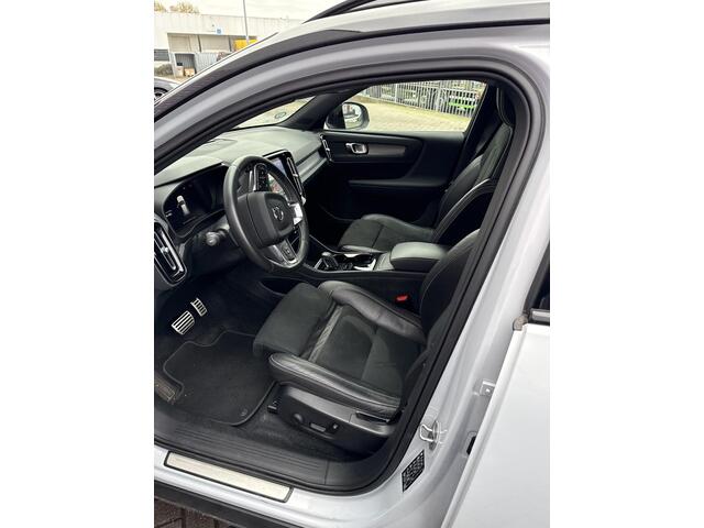 Volvo XC40 Recharge P8 AWD R-Design | Adaptive cruise control | Stoel- en stuurwielverwarming | 360 camera | Warmtepomp | Elektrische stoelverstelling | Parkeersensoren voor + achter | Voorruitverwarming | Dode hoek detectie BLIS |