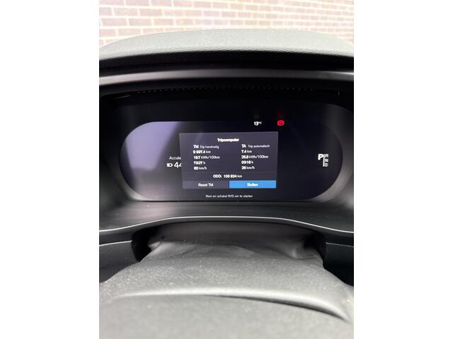 Volvo XC40 Recharge P8 AWD R-Design | Adaptive cruise control | Stoel- en stuurwielverwarming | 360 camera | Warmtepomp | Elektrische stoelverstelling | Parkeersensoren voor + achter | Voorruitverwarming | Dode hoek detectie BLIS |
