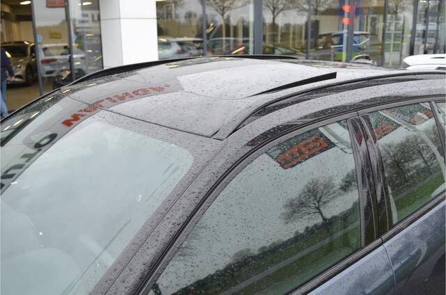 Volvo XC40 Recharge Pro Panoramadak Trekhaak 1500KG Contourzetels Cruise control adaptief met stop&go en stuurhulp Interieur voorverwarming/(koeling) Zwart dak