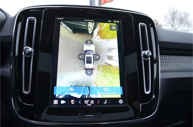 Volvo XC40 Recharge Pro Panoramadak Trekhaak 1500KG Contourzetels Cruise control adaptief met stop&go en stuurhulp Interieur voorverwarming/(koeling) Zwart dak