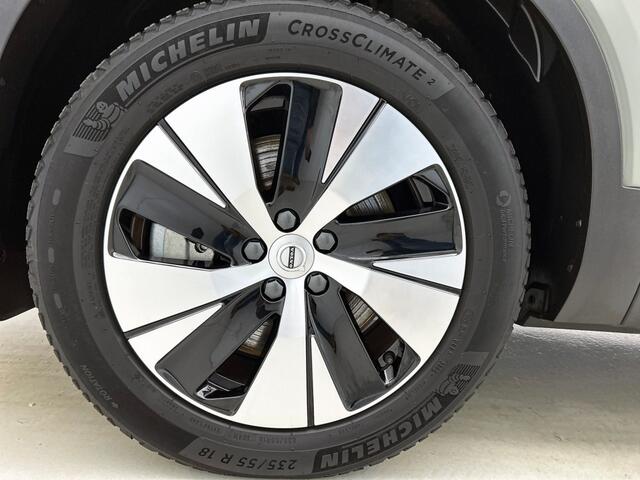 Volvo XC40 1.5 T4 Plug-in hybrid Core Bright | Navigatie | Sensoren voor &