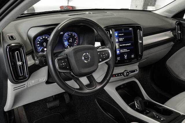 Volvo XC40 T2 Momentum | Blond Lederen Bekleding | Dealeronderhouden | High Performance Audio | Volvo on Call | Privacy Glass | Stoelverwarming |