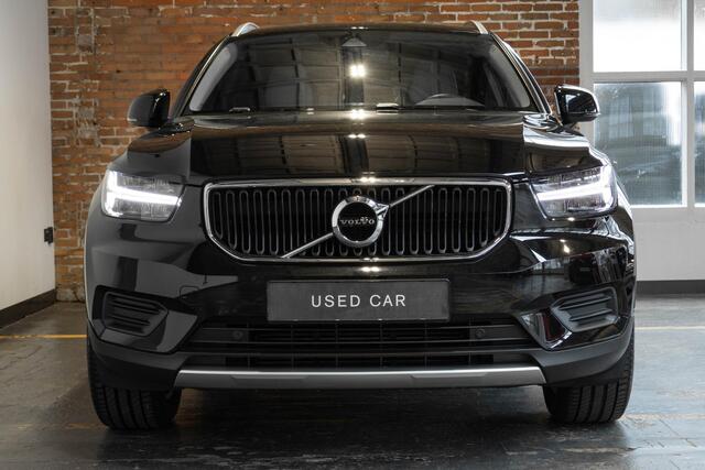 Volvo XC40 T2 Momentum | Blond Lederen Bekleding | Dealeronderhouden | High Performance Audio | Volvo on Call | Privacy Glass | Stoelverwarming |