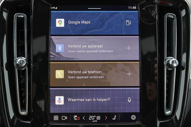 Volvo XC40 B4 Plus Dark - IntelliSafe Assist & Surround - Harman/Kardon audio - Parkeercamera achter - Verwarmde voorstoelen & stuur - Parkeersensoren voor & achter - Elektr. bedienb. voorstoelen met geheugen links - Draadloze tel. lader - Elektr. inklapbare trekhaa