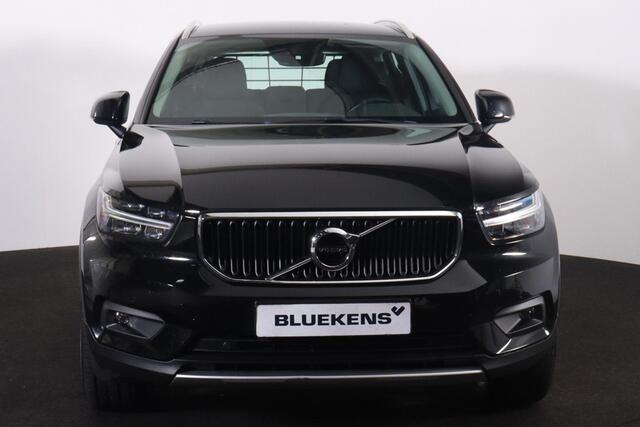 Volvo XC40 T2 Business Pro - IntelliSafe Assist & Surround - Parkeercamera achter - Parkeersensoren voor & achter - Apple Carplay & Android Auto - Elektr. inklapbare trekhaak - 19' LMV