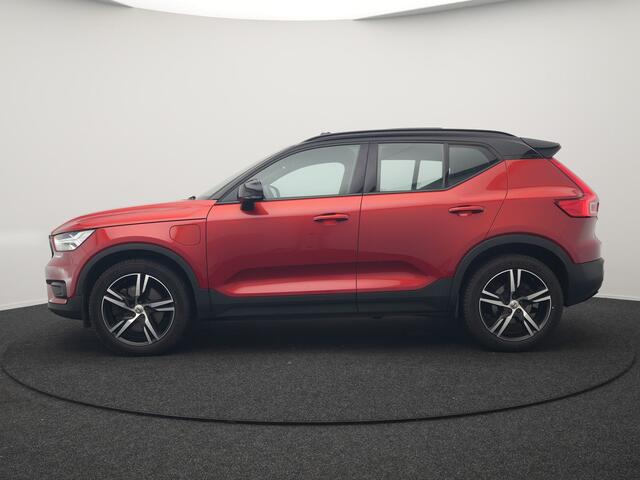 Volvo XC40 T5 Recharge R-Design Plug In Hybrid 262pk Dealer O.H PHEV | Panodak | Camera | Harman & Kardon | Alcantara Sportstoelen Memory & Verwarmd | Apple Carplay | Blis | Adaptive LED | Navigatie | Virtual | DAB |