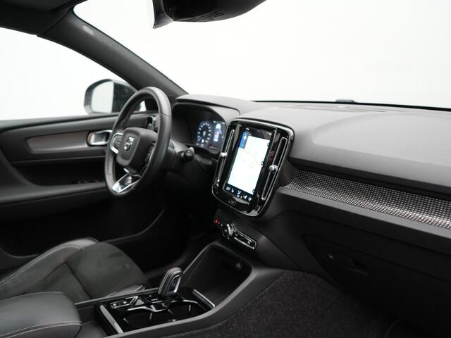 Volvo XC40 T5 Recharge R-Design Plug In Hybrid 262pk Dealer O.H PHEV | Panodak | Camera | Harman & Kardon | Alcantara Sportstoelen Memory & Verwarmd | Apple Carplay | Blis | Adaptive LED | Navigatie | Virtual | DAB |