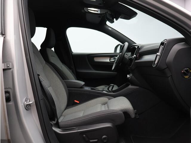 Volvo XC40 2.0 B4 Plus Dark / Trekhaak / Elektr. bed. stoelen / Harman Kardon / Stoel+stuurverwarming