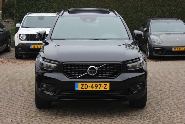 Volvo XC40 2.0 T5 AWD R-Design Intro Edition / Trekhaak / Panoramadak / 360Camera / Standverwarming / Leder / Harman Kardon / Navigatie / Stuurverwarming / ACC / Dodehoek / DAB