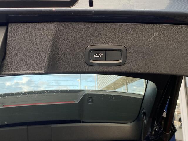 Volvo XC40 1.5 T5 Twin Engine Inscription / Automaat / NL-Auto / Vol-Leder / Dealer-Onderhouden / Pilot-Assist / Open-Panodak / Elektr.-Uitklapbare Trekhaak / Stoel-/Stuurverwarming / Adaptieve Cruise-Control Stop&Go / Climate-Control / Keyless / LED / Dodehoek-Dete