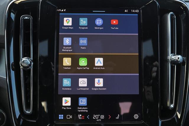 Volvo XC40 B4 Plus Dark - IntelliSafe Assist & Surround - Harman/Kardon audio - Parkeercamera achter - Verwarmde voorstoelen & stuur - Parkeersensoren voor & achter - Elektr. bedienb. voorstoelen met geheugen links - Draadloze tel. lader - Elektr. inklapbare trekhaa