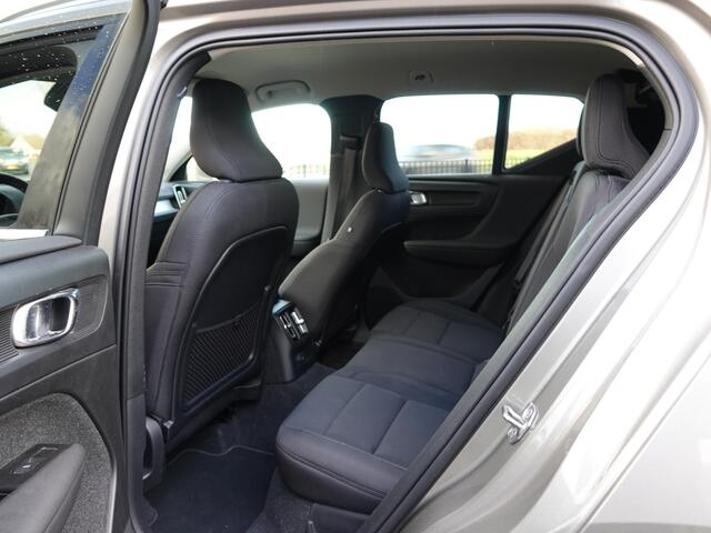 Volvo XC40 1.5 T4 Recharge Inscription Expr. TREKH. | CAMERA + PDC | WINTERPACK | LMV