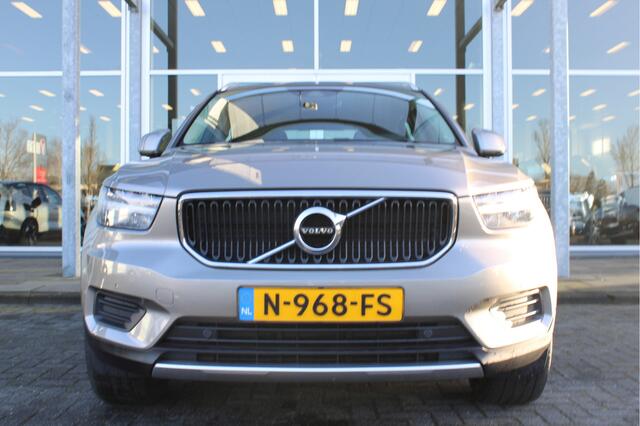Volvo XC40 T2 Automaat Momentum Business | Trekhaak | Adapt. Cruise | Verw. Stoel & stuurwiel | Camera | DAB