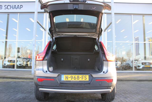 Volvo XC40 T2 Automaat Momentum Business | Trekhaak | Adapt. Cruise | Verw. Stoel & stuurwiel | Camera | DAB