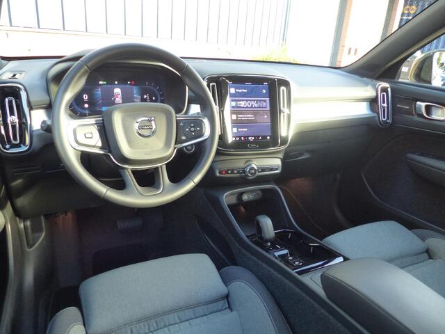 Volvo XC40 B4 Plus Dark