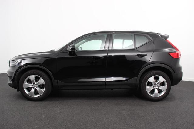 Volvo XC40 1.5 T3 163pk Automaat Momentum Navigatie Apple Carplay/Android Auto Stoelverwarming Parkeersensoren Adaptive Cruise Control Virtual Cockpit LED kop- en mistlampen Draadloos laden Sensus Connect met High Performance Sound