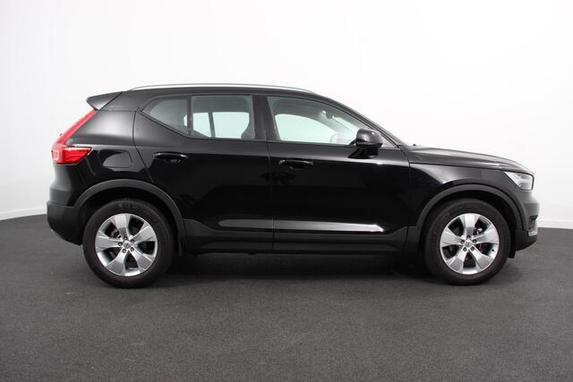 Volvo XC40 1.5 T3 163pk Automaat Momentum Navigatie Apple Carplay/Android Auto Stoelverwarming Parkeersensoren Adaptive Cruise Control Virtual Cockpit LED kop- en mistlampen Draadloos laden Sensus Connect met High Performance Sound