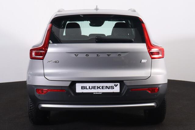 Volvo XC40 T5 Recharge Plus Bright - IntelliSafe Assist & Surround - 360º Camera - Verwarmde voorstoelen, stuur & achterbank - Parkeersensoren voor & achter - Elektr. bedienb. voorstoelen met geheugen links - Draadloze tel. lader - Elektr. inklapbare trekhaak - 18' 