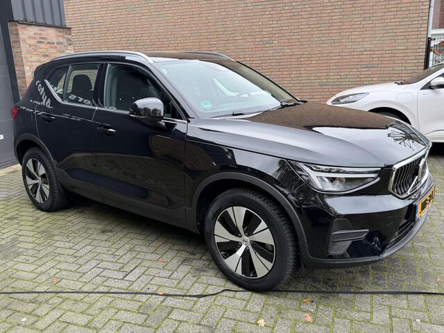 Volvo XC40 1.5 T4 Recharge R-Design exterieur Navi .stoelverwarming Stuur verwarming. enz net onderhouds beurt gehad bij volvo dealer .hybrid plug in .winterpakket.