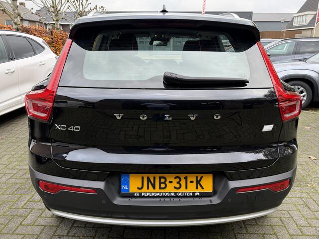 Volvo XC40 1.5 T4 Recharge R-Design exterieur Navi .stoelverwarming Stuur verwarming. enz net onderhouds beurt gehad bij volvo dealer .hybrid plug in .winterpakket.