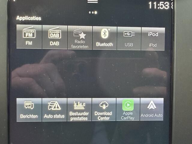 Volvo XC40 1.5 T4 Recharge R-Design exterieur Navi .stoelverwarming Stuur verwarming. enz net onderhouds beurt gehad bij volvo dealer .hybrid plug in .winterpakket.