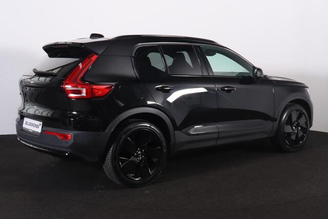 Volvo XC40 B3 Ultra Black Edition - Panorama/schuifdak - IntelliSafe Assist & Surround - 360º Camera - Harman/Kardon audio - LED Pixel koplampen - Verwarmde voorstoelen & stuur - Parkeersensoren voor & achter - Elektr. bedienb. voorstoelen met geheugen links - Draad