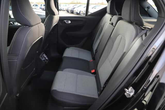Volvo XC40 1.5 T2 Business Pro Automaat Panoramadak Sportstoelen Navigatie Carplay Achteruitrijcamera Harman Kardon Stuur & Stoelverwarming