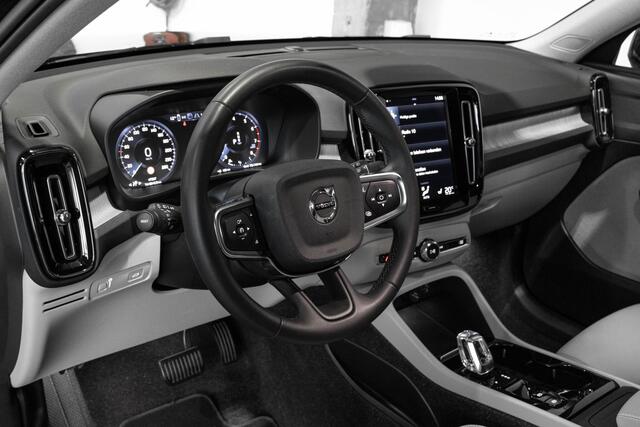 Volvo XC40 T2 Inscription | Blond Lederen Bekleding | Adaptive Cruise Control | Parkeersensoren voor + achter | Parkeercamera | 19'' Lichtmetalen Velgen | Volvo on Call | Dealeronderhouden | Stuurwielverwarming