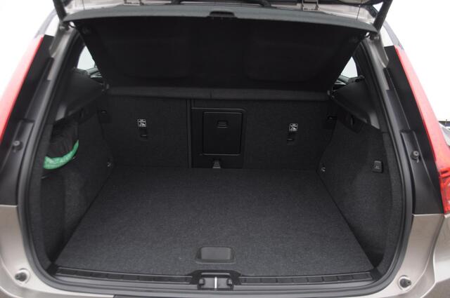 Volvo XC40 T4 211PK Automaat Recharge R-Design / Keyless entry / Elektrische achterklep / Leder met alcantara interieur / Parkeersensoren met camera / Stoel - en stuurwielverwarming / Apple carplay