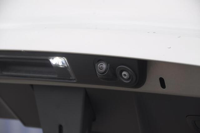 Volvo XC40 T4 211PK Automaat Recharge R-Design / Keyless entry / Elektrische achterklep / Leder met alcantara interieur / Parkeersensoren met camera / Stoel - en stuurwielverwarming / Apple carplay