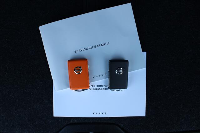 Volvo XC40 Recharge Core | Keyless | Verw. Stoel & stuurwiel | Getint glas | Camera