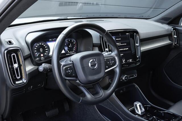 Volvo XC40 2.0 T4 Inscription | Panoramisch Schuif-Kantel dak | Rear Parking Camera | Adaptive Cruise Controle | Extra donker glas achter !