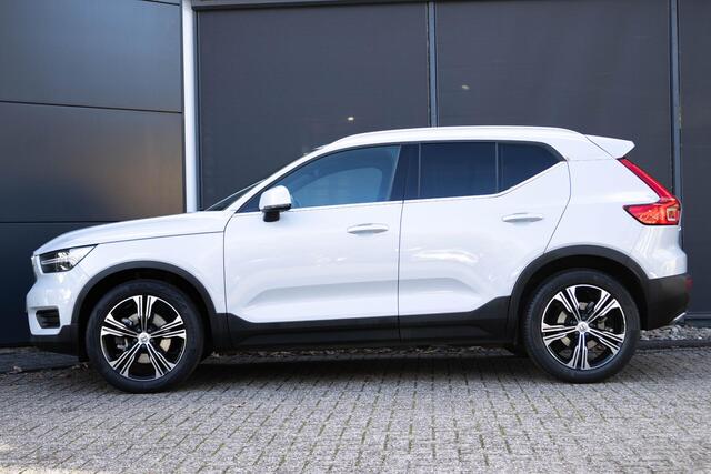 Volvo XC40 2.0 T4 Inscription | Panoramisch Schuif-Kantel dak | Rear Parking Camera | Adaptive Cruise Controle | Extra donker glas achter !