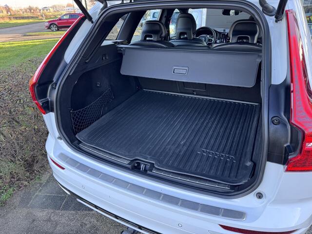 Volvo XC60 2.0 T5 R-Design | Eerste Eigenaar | Trekhaak | 360 Camera | Vol Leer | Panoramadak | Enz...