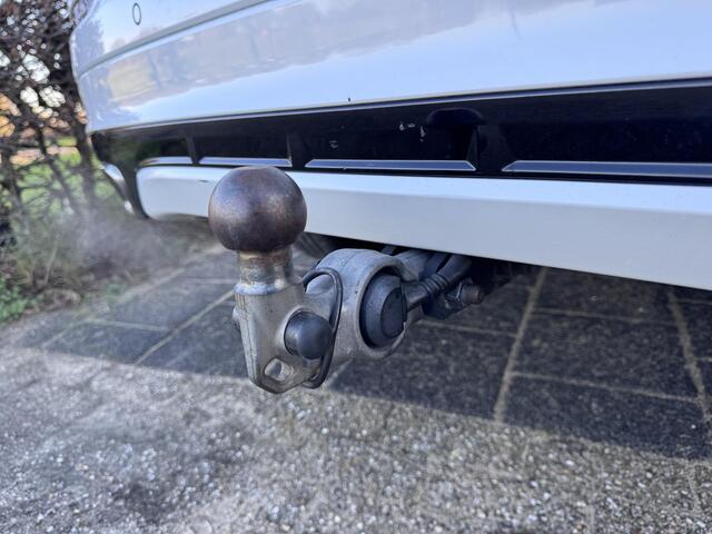 Volvo XC60 2.0 T5 R-Design | Eerste Eigenaar | Trekhaak | 360 Camera | Vol Leer | Panoramadak | Enz...