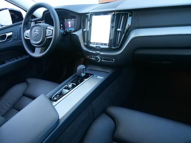 Volvo XC60 2.0 T6 350pk PHEV AWD Plus Dark Harman Kardon / Panoramadak / Leder / Camera