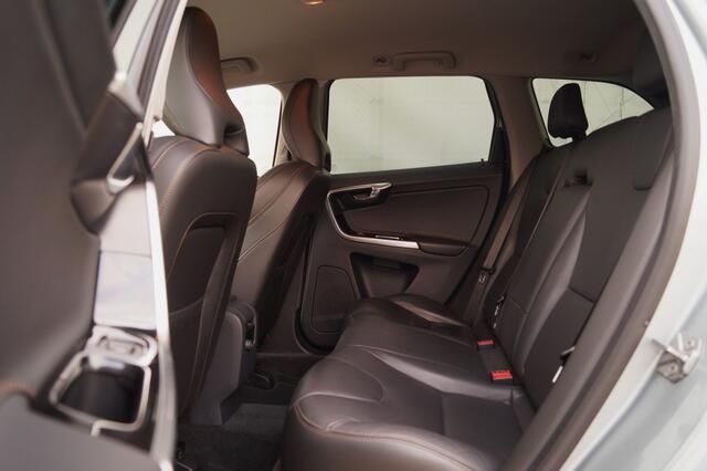 Volvo XC60 2.0 D3 150pk Automaat Momentum -LEER-NAVI-