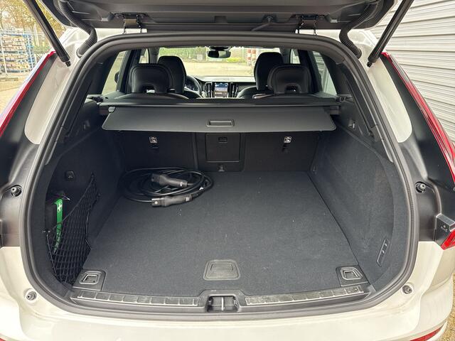 Volvo XC60 T6 350 PK Plug-in hybrid AWD Ultra Dark / 360 camera/ Luchtvering / Black Sheep pakket /